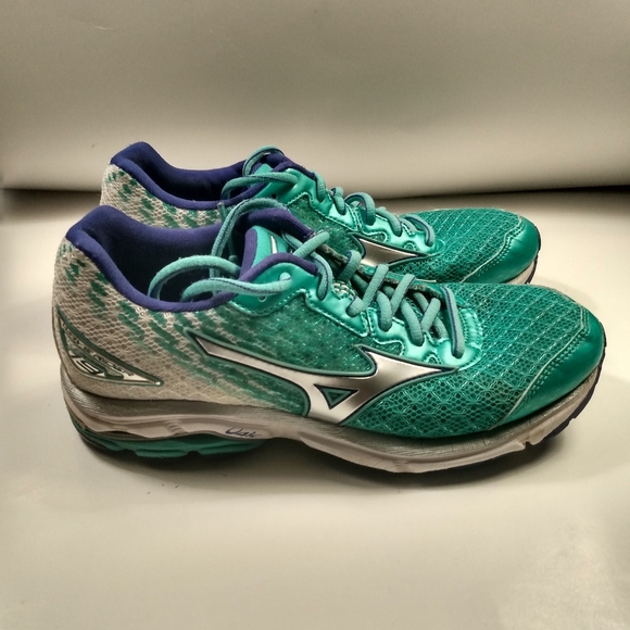 mizuno women's wave rider 19 running shoe